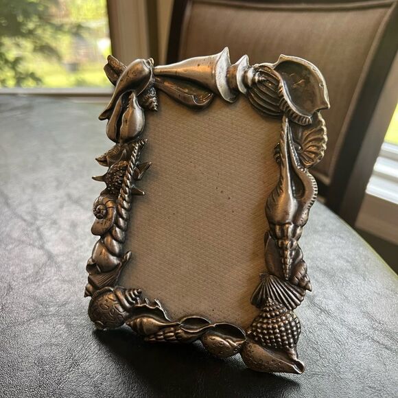 Metal Shell Picture Frame - Picture 1 of 3